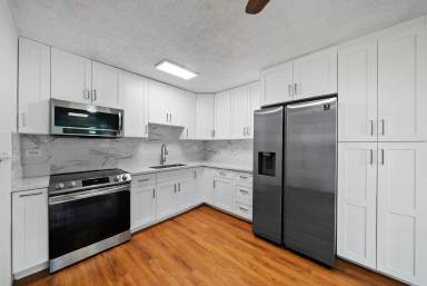 Main picture of 1617 Clark St