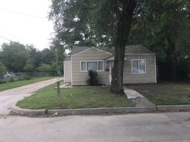Main picture of 1020 E Clark St