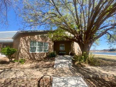 Main picture of 3106 74th St