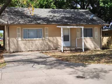 Main picture of 1821 S Everett St