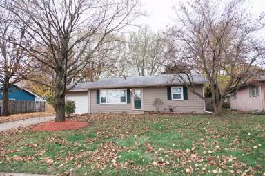 Main picture of 206 Greenwood Dr