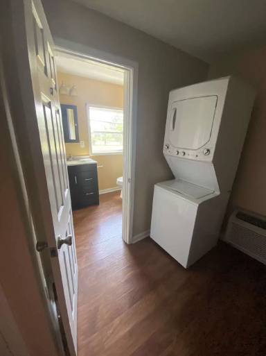 Main picture of 1302 Main St