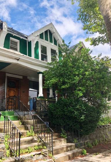 Main picture of 32 S Fallon St