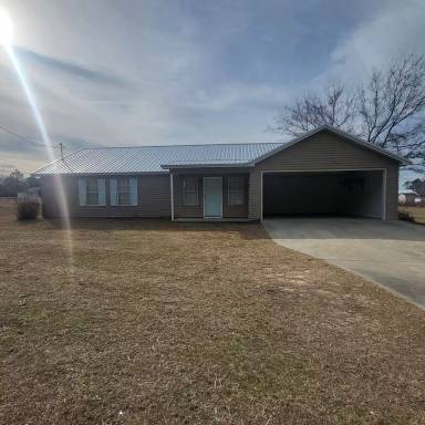 Main picture of 631 Ed Beckham Rd