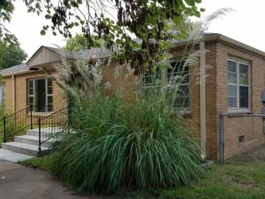 Main picture of 1112 N Woodrow Ave
