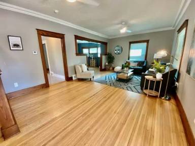 Main picture of 1112 Peach St