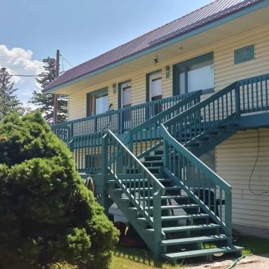 Main picture of 955 6 Ave