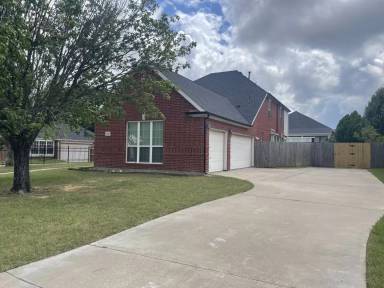 Main picture of 2911 Saint Jude Dr