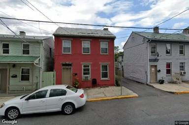 Main picture of 137 N West St