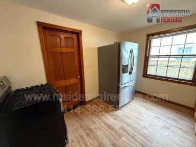 Main picture of 2240 S 82nd St