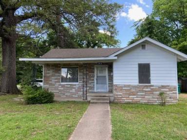 Main picture of 813 W 22nd Ave