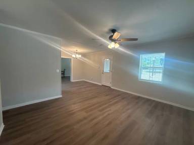 Main picture of 3719 SE 73rd St