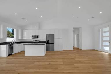 Main picture of 20711 Bryant St