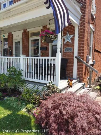 Main picture of 245 S Pleasant Ave