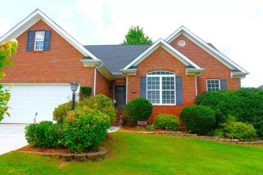 Main picture of 923 Squires Pt