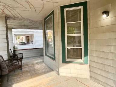 Main picture of 217 N Pinckney St