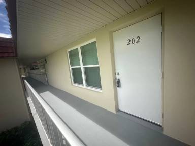 Main picture of 8 Vista Palm Ln