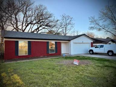 Main picture of 2702 S Fielder Rd