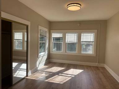 Main picture of 1019 E 33rd St