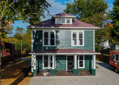 Main picture of 205 Broadway St