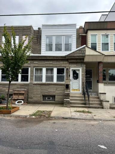 Main picture of 2933 Gaul St