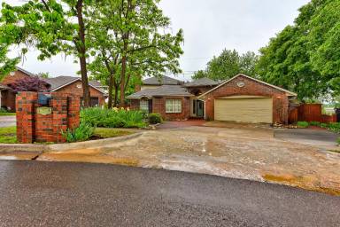 Main picture of 1116 Fountain Gate Ct