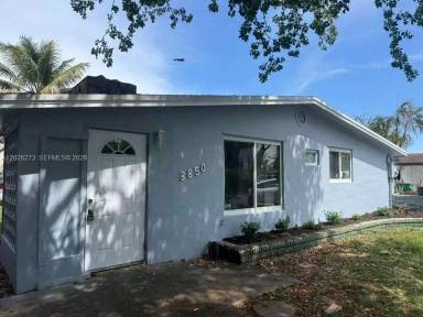 Main picture of 3850 SW 59th Ter