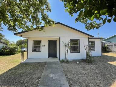 Main picture of 904 Florence Rd