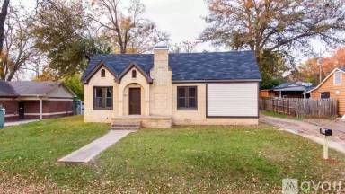 Main picture of 909 Sandefur St