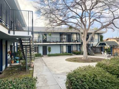 Main picture of 976 E Terrace Ave