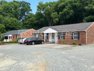 Main picture of 1336 E Main St