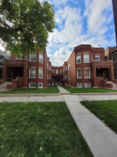 Main picture of 7312 S King Dr
