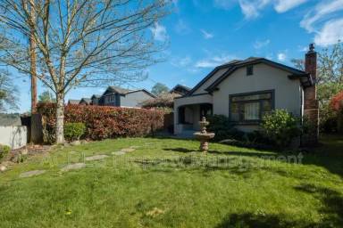 Main picture of 4027 S 128th St