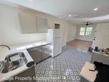 Main picture of 1101 E 48th St