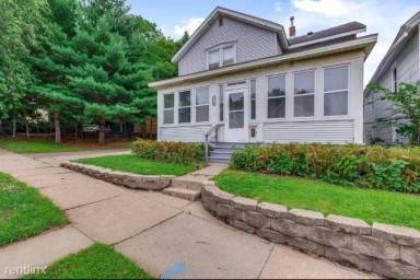 Main picture of 696 5th St E