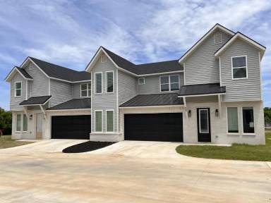 Main picture of 600-608 Jupiter Ln