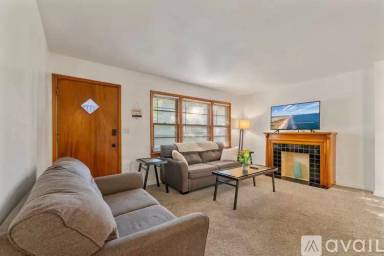 Main picture of 2110 N Hood St