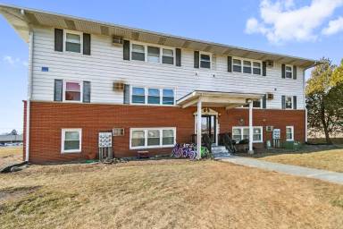 Main picture of 1015 N Farnsworth Ave