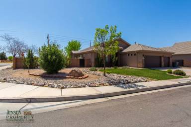 Main picture of 121 W 1965 S