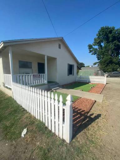 Main picture of 14029 Walnut St