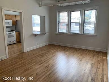 Main picture of 3023 W Addison St