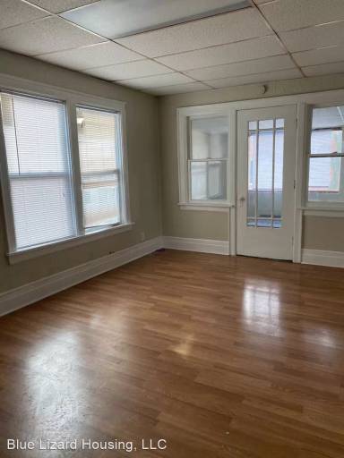 Main picture of 182 Oxford Ave