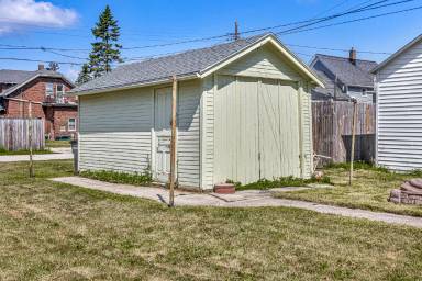 Main picture of 2116 Henry St