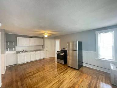 Main picture of 558 Montgomery St