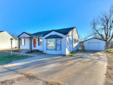 Main picture of 122 W Marshall Dr