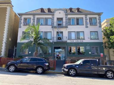 Main picture of 2810 Leeward Ave