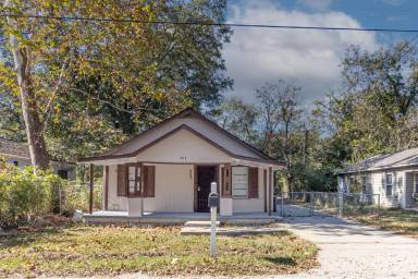 Main picture of 903 Winston Rd