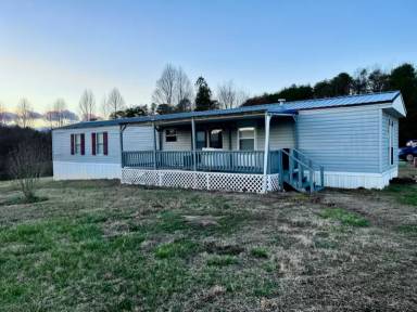 Main picture of 104 Lynn Dr