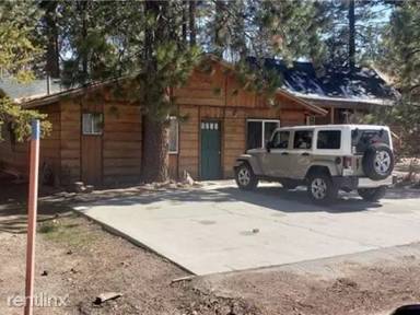 Main picture of 687 Temple Ln