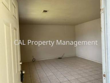 Main picture of 105 Oak Cir